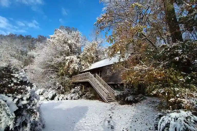 cabane et spa privatif en hiver région normandie